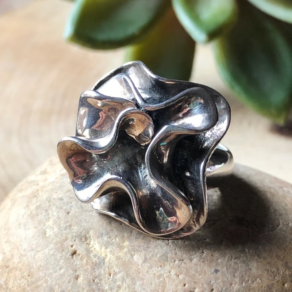 **retired ** Silpada modernist flower sterling silver ring